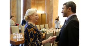 Viorica Dăncilă şi Abdullah Bin Zayed Al Nahyan (Sursa foto: Gov.ro) Viorica Dăncilă şi Abdullah Bin Zayed Al Nahyan (Sursa foto: Gov.ro)