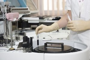 "Una dintre prioritãþile României - investiþia în domeniul medical" "Una dintre prioritãþile României - investiþia în domeniul medical"