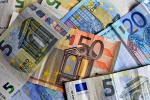 Datoria privatã a þãrii - 30,703 miliarde euro Datoria privatã a þãrii - 30,703 miliarde euro