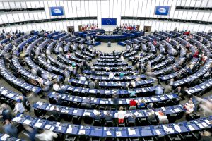 CE planificã mai multe fonduri pentru susþinerea educaþiei CE planificã mai multe fonduri pentru susþinerea educaþiei