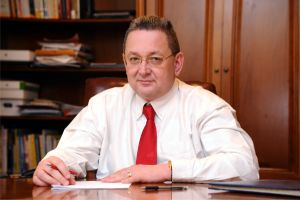Alin Burcea: "Vânzările în staţiunile balneoclimaterice şi la munte s-au dublat faţă de anul trecut. Toate zonele care nu erau prea călcate de turişti s-au capitalizat, au strâns bani şi au început să-i investească". Alin Burcea: "Vânzările în staţiunile balneoclimaterice şi la munte s-au dublat faţă de anul trecut. Toate zonele care nu erau prea călcate de turişti s-au capitalizat, au strâns bani şi au început să-i investească".