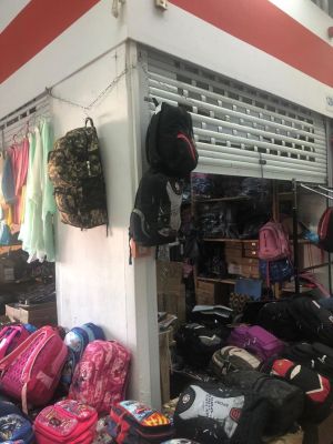 ANPC a închis 16 standuri în Complexul Dragonul Roşu ANPC a închis 16 standuri în Complexul Dragonul Roşu
