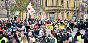 Nouã manifestaþie tensionatã a "vestelor galbene" în Franþa Nouã manifestaþie tensionatã a "vestelor galbene" în Franþa
