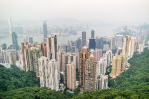 Anul trecut, investiţiile străine directe în Hong Kong, centrul financiar al Asiei, s-au redus la jumătate, până la 55 miliarde dolari, în urma tensiunilor politice. Anul trecut, investiţiile străine directe în Hong Kong, centrul financiar al Asiei, s-au redus la jumătate, până la 55 miliarde dolari, în urma tensiunilor politice.