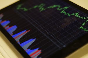 Aproximativ jumătate dintre directorii generali din România estimează o încetinire a creşterii economice globale în 2020 Aproximativ jumătate dintre directorii generali din România estimează o încetinire a creşterii economice globale în 2020