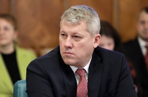 Cãtãtlin Predoiu: "În intervenþia din Consiliu, am evocat ideea unui mecanism de evaluare a justiþiei ºi a statului de drept pentru toate þãrile membre, fãrã a exista paralelisme în acest demers. Este nevoie, desigur, de un singur standard pentru toatã lumea. Am arãtat cã susþinerea pentru operaþionalizarea Parchetului European va fi un test pentru angajamentul real al tuturor guvernelor statelor membre pentru aceleaºi standarde de integritate în toate þãrile membre, pentru protejarea intereselor europene ºi combatarea corupþiei cu fonduri europene".
Cãtãtlin Predoiu: "În intervenþia din Consiliu, am evocat ideea unui mecanism de evaluare a justiþiei ºi a statului de drept pentru toate þãrile membre, fãrã a exista paralelisme în acest demers. Este nevoie, desigur, de un singur standard pentru toatã lumea. Am arãtat cã susþinerea pentru operaþionalizarea Parchetului European va fi un test pentru angajamentul real al tuturor guvernelor statelor membre pentru aceleaºi standarde de integritate în toate þãrile membre, pentru protejarea intereselor europene ºi combatarea corupþiei cu fonduri europene".