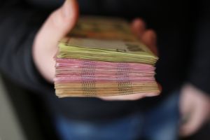 Depozitarul Central va distribui sumele de bani pentru obligaþiunile emise de VRANCART S.A. Depozitarul Central va distribui sumele de bani pentru obligaþiunile emise de VRANCART S.A.
