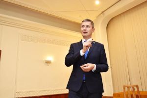 Trei SIF-uri, ASF ºi un ping-pong scurt între cititorii Ziarului BURSA Trei SIF-uri, ASF ºi un ping-pong scurt între cititorii Ziarului BURSA