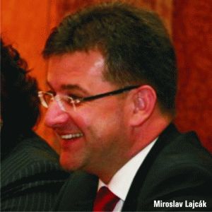 Trei SIF-uri, ASF ºi un ping-pong scurt între cititorii Ziarului BURSA Trei SIF-uri, ASF ºi un ping-pong scurt între cititorii Ziarului BURSA