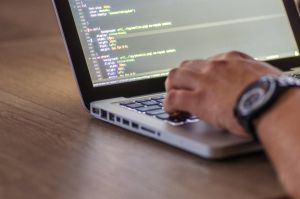 Tinerii români au posibilitatea să primească diplome în IT recunoscute în întreaga Uniune Europeană Tinerii români au posibilitatea să primească diplome în IT recunoscute în întreaga Uniune Europeană
