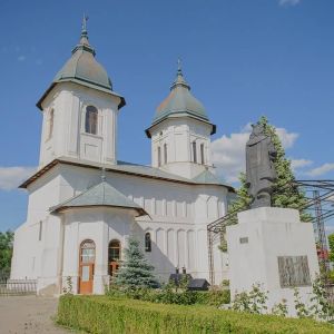 Fostul episcop de Huşi a fost arestat preventiv pentru 30 de zile Fostul episcop de Huşi a fost arestat preventiv pentru 30 de zile