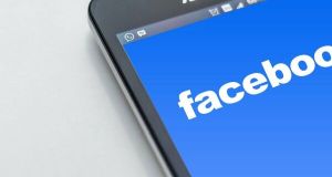 Facebook va încuraja purtarea măştilor în aplicaţiile sale Facebook va încuraja purtarea măştilor în aplicaţiile sale