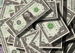 Doi foşti preşedinţi au fost inculpaţi pentru spălare de bani Doi foşti preşedinţi au fost inculpaţi pentru spălare de bani