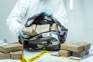 DIICOT a destructurat o reţea infracţională de trafic de droguri DIICOT a destructurat o reţea infracţională de trafic de droguri