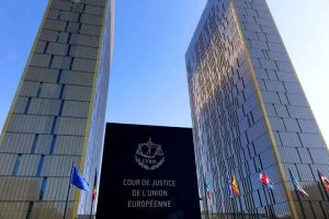 CJUE invalidează acordul privind transferul de date personale între UE şi SUA CJUE invalidează acordul privind transferul de date personale între UE şi SUA