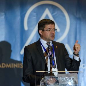Costel Alexe cere un control al Curţii de Conturi pentru a vedea cum au fost cheltuiţi banii pentru spitalul mobil din judeţul Iaşi Costel Alexe cere un control al Curţii de Conturi pentru a vedea cum au fost cheltuiţi banii pentru spitalul mobil din judeţul Iaşi