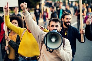 Confruntări între protestatari şi jandarmi, în faţă la MAI Confruntări între protestatari şi jandarmi, în faţă la MAI