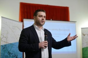"DNA să facă un audit al sumelor pentru reclama personală a lui Gabriel Mutu pe materialele primăriei" "DNA să facă un audit al sumelor pentru reclama personală a lui Gabriel Mutu pe materialele primăriei"