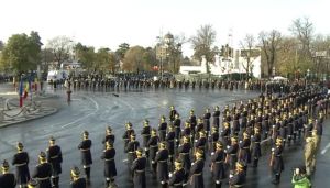 Două persoane au încercat să forţeze filtrul jandarmilor de la ceremoniile restrânse de Ziua Naţională Două persoane au încercat să forţeze filtrul jandarmilor de la ceremoniile restrânse de Ziua Naţională