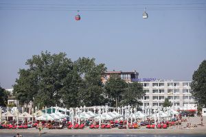 Poliţiştii au intervenit la o petrecere organizată în staţiunea Mamaia Poliţiştii au intervenit la o petrecere organizată în staţiunea Mamaia