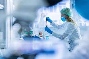 Agenţia Europeană pentru Medicamente recomandă utilizarea cocktailului de anticorpi Regeneron Agenţia Europeană pentru Medicamente recomandă utilizarea cocktailului de anticorpi Regeneron