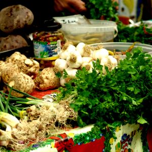 Jumătate dintre consumatori risipesc lunar 25% din alimente Jumătate dintre consumatori risipesc lunar 25% din alimente