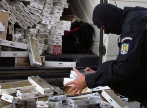 Peste 36 de milioane de ţigarete de contrabandă, capturate în ţara noastră Peste 36 de milioane de ţigarete de contrabandă, capturate în ţara noastră