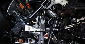 Peste 1.000 de arme confiscate într-un cartier rezidenţial din Los Angeles Peste 1.000 de arme confiscate într-un cartier rezidenţial din Los Angeles