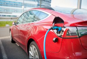 Elon Musk a anunþat cã o versiune mai ieftinã a modelului Tesla va fi disponibilã în 3 ani Elon Musk a anunþat cã o versiune mai ieftinã a modelului Tesla va fi disponibilã în 3 ani