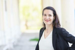 "O curăţenie temeinică nu se face ascunzând gunoiul sub preş" "O curăţenie temeinică nu se face ascunzând gunoiul sub preş"