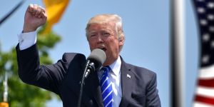 Trump ar fi discutat despre graþierea "preventivã" a celor trei copii ai sãi Trump ar fi discutat despre graþierea "preventivã" a celor trei copii ai sãi