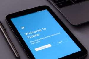 Twitter lansează "Birdwatch", un forum destinat combaterii dezinformării Twitter lansează "Birdwatch", un forum destinat combaterii dezinformării