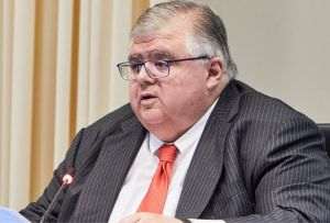 Agustin Carstens, directorul general al BIS, a condamnat bitcoin, afirmând că este "o combinaţie între o bulă, un sistem Ponzi şi un dezastru ecologic" şi a spus că "sprijină" instituţiile de masă şi devine o "ameninţare pentru stabilitatea financiară". Agustin Carstens, directorul general al BIS, a condamnat bitcoin, afirmând că este "o combinaţie între o bulă, un sistem Ponzi şi un dezastru ecologic" şi a spus că "sprijină" instituţiile de masă şi devine o "ameninţare pentru stabilitatea financiară".