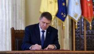 "Solicit ministrului Justiþiei sã explice public de urgenþã cum s-a ajuns în situaþia ca dosarul 10 august sã fie clasat" "Solicit ministrului Justiþiei sã explice public de urgenþã cum s-a ajuns în situaþia ca dosarul 10 august sã fie clasat"