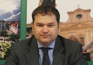 "Guvernul doreºte sã investeascã în consolidarea clãdirilor cu risc seismic un miliard de lei" "Guvernul doreºte sã investeascã în consolidarea clãdirilor cu risc seismic un miliard de lei"