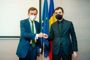 Claudiu Nãsui s-a întâlnit cu secretarul de stat al Ministerului Comerþului din Marea Britanie Claudiu Nãsui s-a întâlnit cu secretarul de stat al Ministerului Comerþului din Marea Britanie