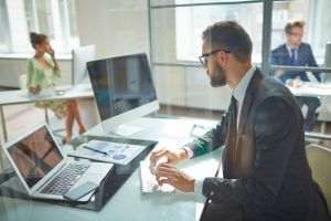 Pluria lansează un serviciu nou de rezervări de săli de şedinţe şi birouri private, în România şi străinătate Pluria lansează un serviciu nou de rezervări de săli de şedinţe şi birouri private, în România şi străinătate