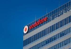 Reţeaua Vodafone este 100% verde, fiind alimentată integral din surse de energie regenerabile Reţeaua Vodafone este 100% verde, fiind alimentată integral din surse de energie regenerabile